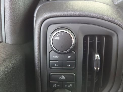 Used 2022 Chevrolet Silverado 1500 Custom Trail Boss w/ LPO, Dark Essentials Package AWD/4WD image 9