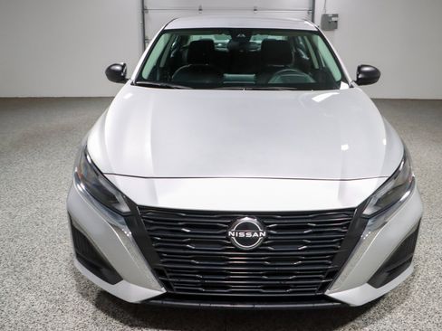 Used 2024 Nissan Altima 2.5 SV FWD image 4