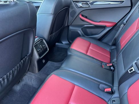 Used 2018 Porsche Macan image 12