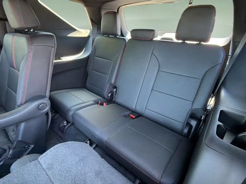 Used 2024 Chevrolet Traverse RS FWD image 34