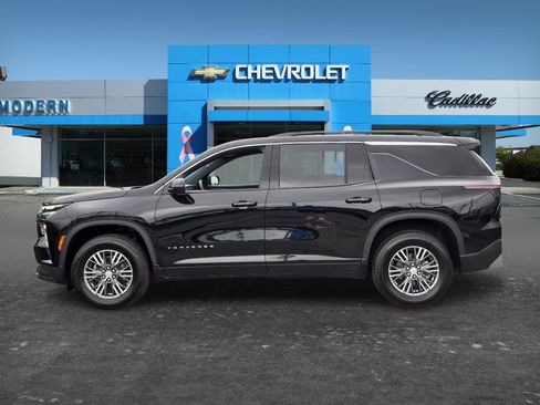 Certified 2026 Chevrolet Traverse LT FWD image 2