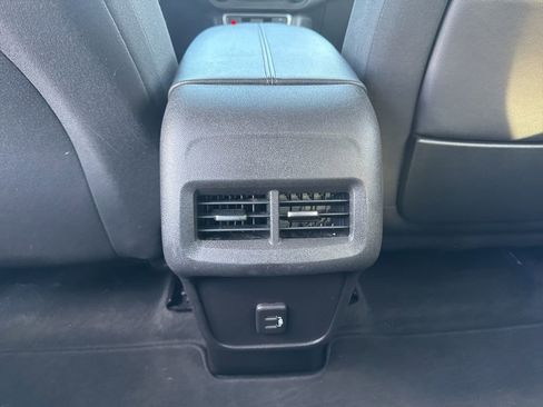 Used 2022 GMC Terrain SLE image 25