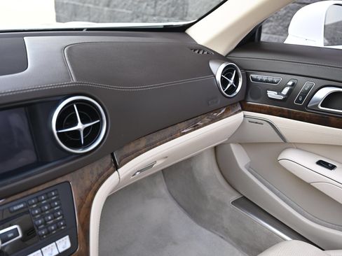 Used 2013 Mercedes-Benz SL 550 image 36