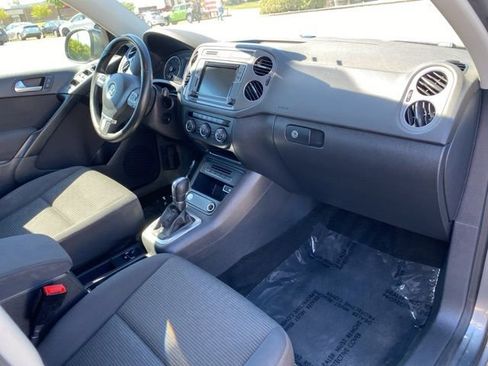Used 2018 Volkswagen Tiguan Limited w/ Premium Package image 26