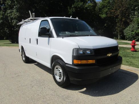 Used 2019 Chevrolet Express 2500 w/ Driver Convenience Package RWD image 27