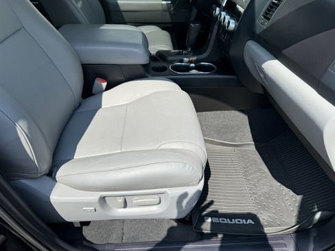 Used 2021 Toyota Sequoia Limited AWD/4WD image 38