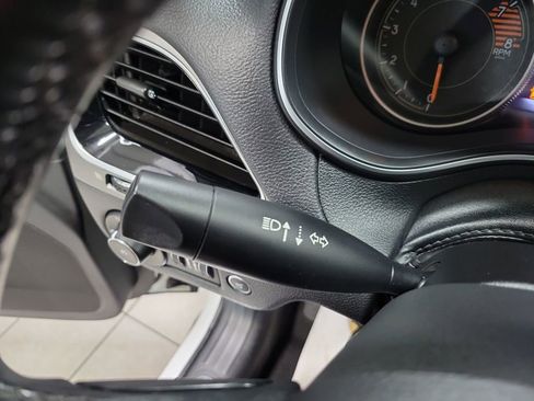 Used 2019 Jeep Cherokee Limited image 39