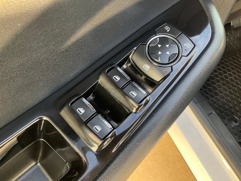 Used 2018 Ford Edge SEL w/ Equipment Group 201A FWD image 5