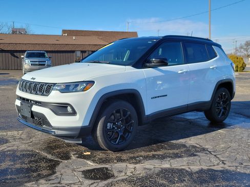 Used 2024 Jeep Compass Latitude w/ Convenience Group image 2