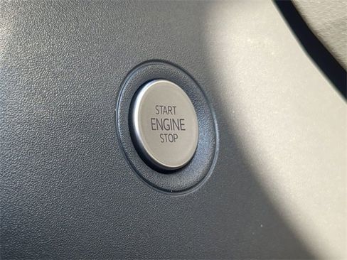 Certified 2021 Volkswagen ID.4 Pro S image 32