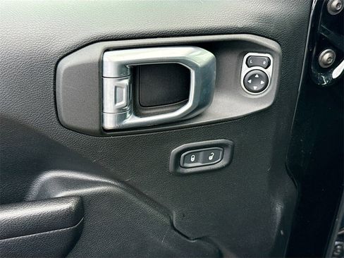 Used 2021 Jeep Wrangler Unlimited Willys image 19