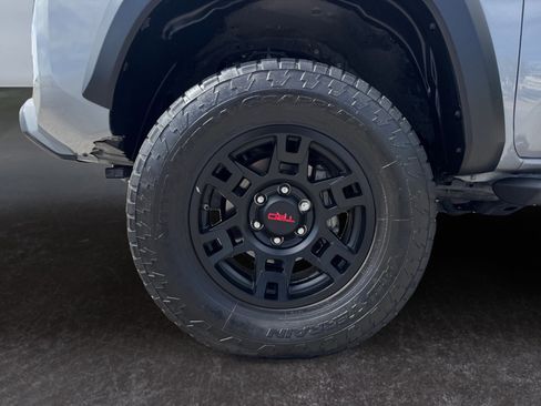 Used 2020 Toyota Tacoma TRD Off-Road w/ Technology Package image 9