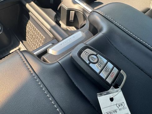 Used 2025 Ford Expedition Platinum AWD/4WD image 24