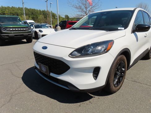 Used 2020 Ford Escape SE Sport image 9