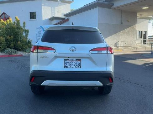 Used 2025 Toyota Corolla Cross L FWD image 4