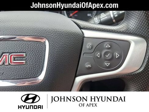 Used 2023 GMC Acadia SLE FWD image 20