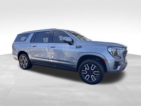 Used 2023 GMC Yukon XL AT4 w/ AT4 Premium Plus Package AWD/4WD image 4