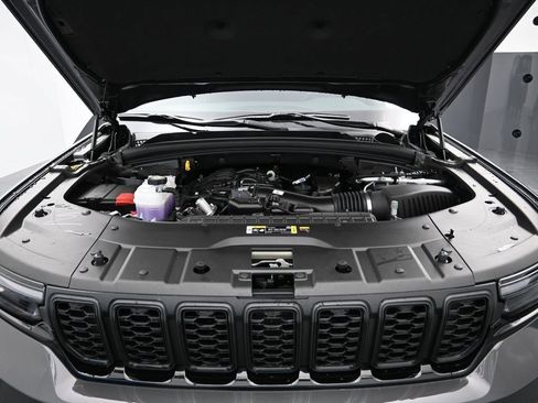 New 2025 Jeep Grand Cherokee Altitude image 27