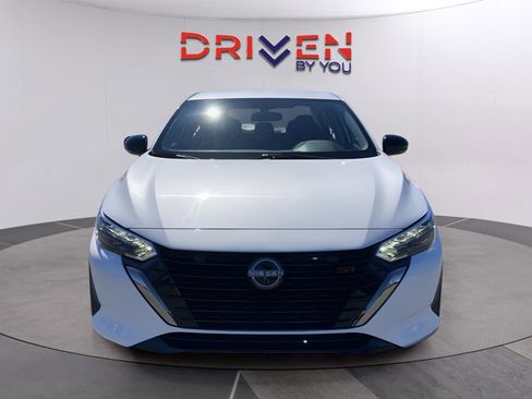 Used 2025 Nissan Sentra SR image 3