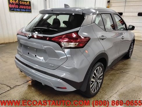 Used 2023 Nissan Kicks SV image 3