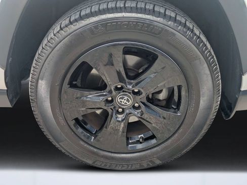 Used 2020 Toyota RAV4 XLE AWD/4WD image 11