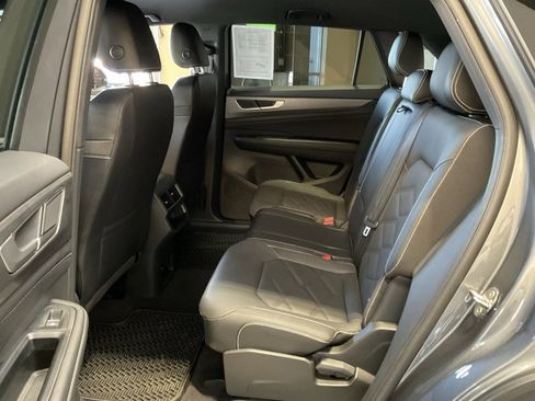 Used 2024 Volkswagen Atlas Cross Sport SE image 20