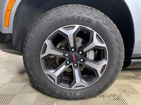 Used 2025 GMC Yukon AT4 w/ AT4 Premium Package image 36