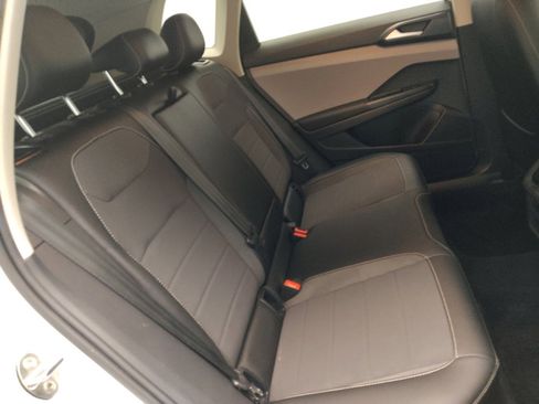 Used 2022 Volkswagen Taos SE image 19