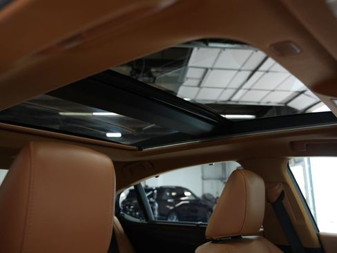 Used 2022 Lexus ES 350 Ultra Luxury w/ Accessory Package 2 FWD image 19