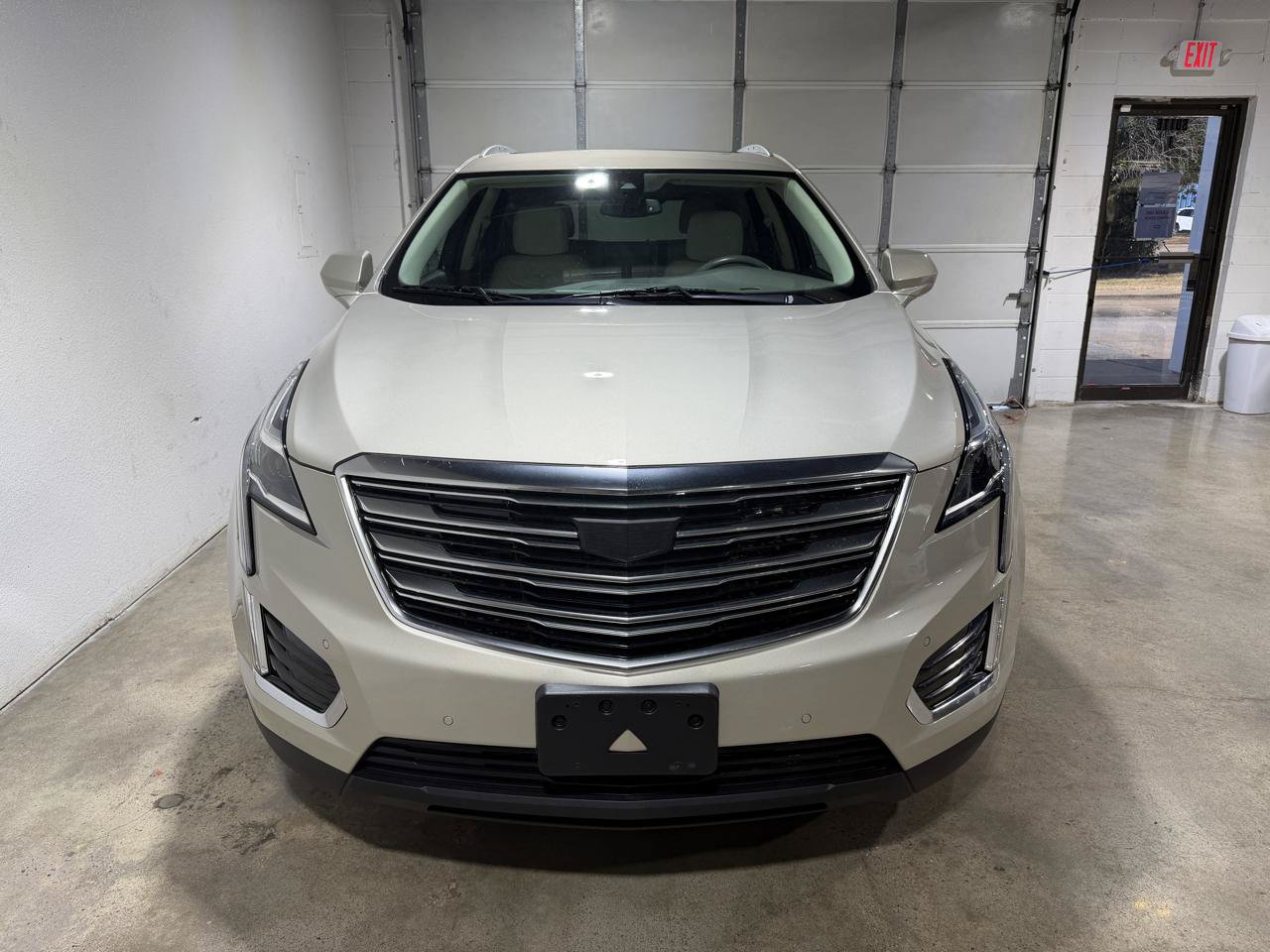 Used 2017 Cadillac XT5 Premium Luxury AWD/4WD image 4