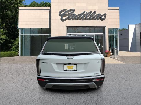 New 2027 Cadillac Vistiq Luxury w/ LPO, Floor Liner Package AWD/4WD image 4
