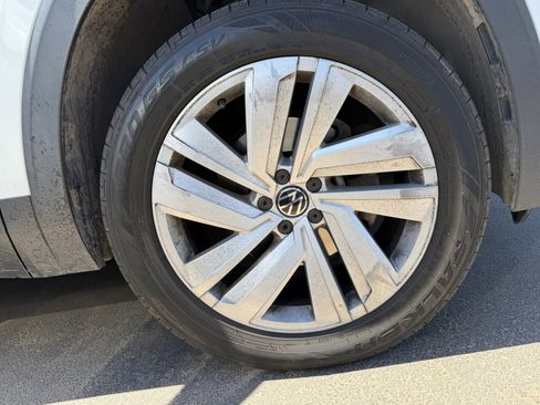 Used 2020 Volkswagen Atlas Cross Sport SE w/ Panoramic Sunroof Package AWD/4WD image 6
