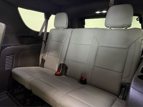 Used 2024 Chevrolet Suburban LT w/ Luxury Package AWD/4WD image 16
