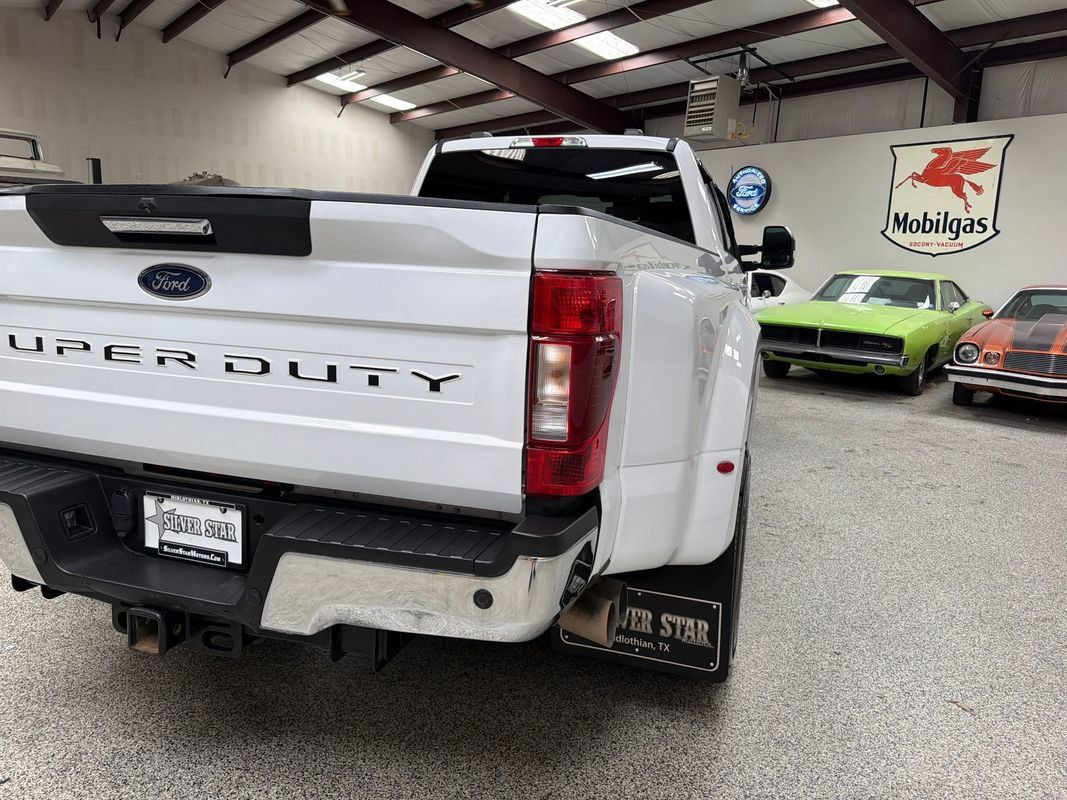 Used 2022 Ford F350 XLT w/ XLT Premium Package AWD/4WD image 16