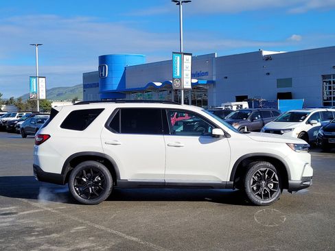 New 2025 Honda Pilot Touring image 4