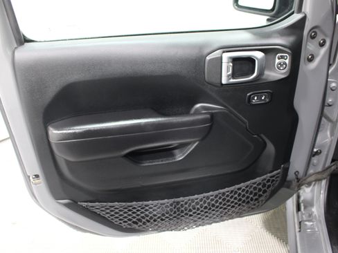Used 2019 Jeep Wrangler Rubicon w/ Steel Bumper Group AWD/4WD image 6