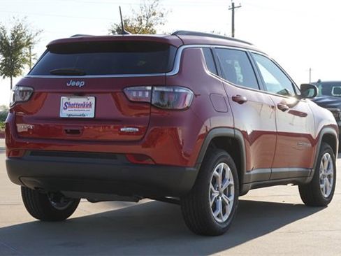 New 2026 Jeep Compass Latitude image 9