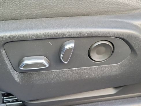 Used 2022 GMC Yukon Denali RWD image 16