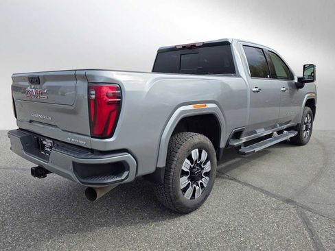 Used 2025 GMC Sierra 3500 Denali w/ Denali Reserve Package AWD/4WD image 3