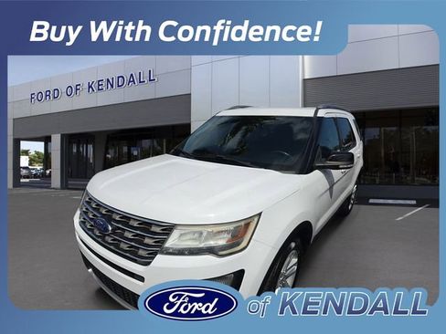 Used 2017 Ford Explorer XLT FWD image 1