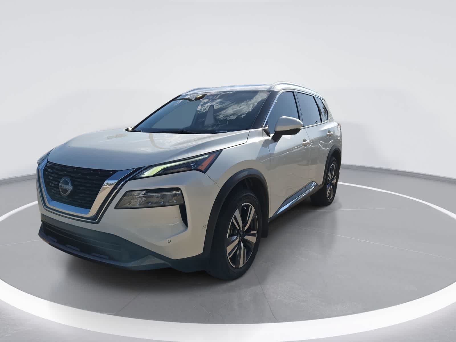 Used 2023 Nissan Rogue SL w/ SL Premium Package FWD image 4