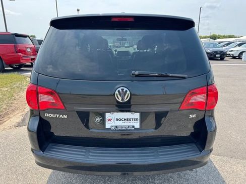 Used 2013 Volkswagen Routan SE FWD image 38