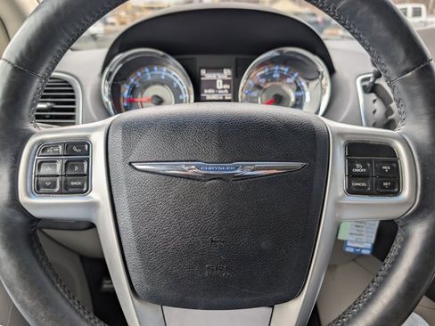 Used 2015 Chrysler Town & Country Touring w/ Driver Convenience Group image 23