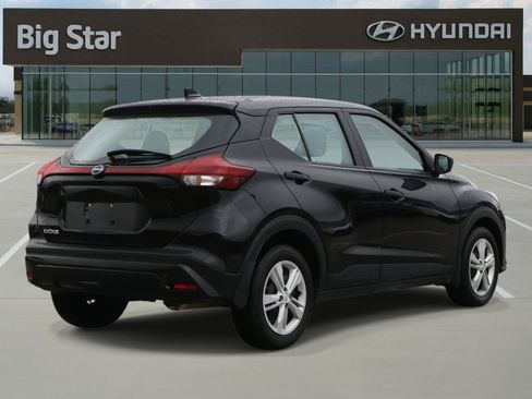 Used 2025 Nissan Kicks Play S image 4