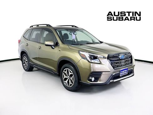 Used 2023 Subaru Forester Premium image 1