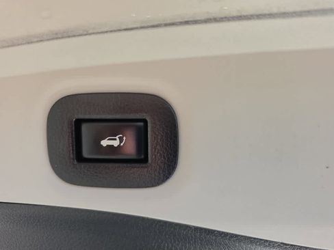 Used 2019 Nissan Rogue SV image 30