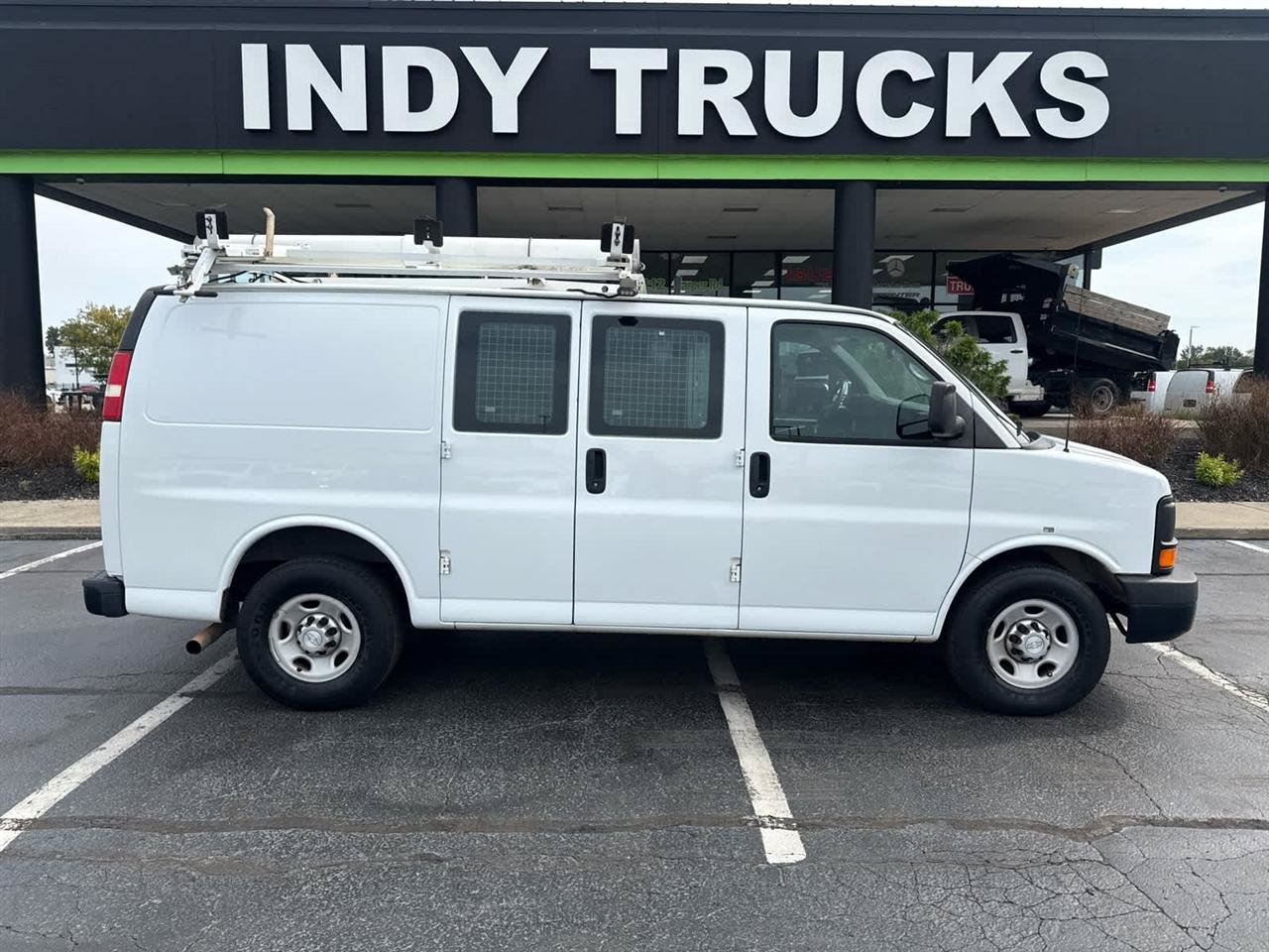 Used 2015 Chevrolet Express 2500 RWD image 1