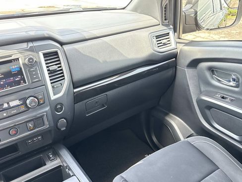 Used 2019 Nissan Titan SV w/ SV Convenience Package RWD image 13