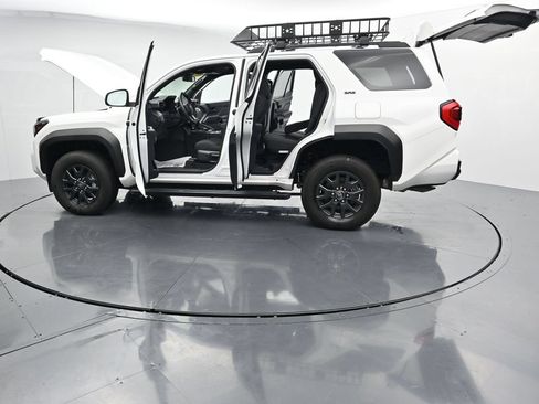 Used 2025 Toyota 4Runner SR5 AWD/4WD image 43