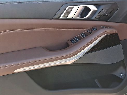 Used 2024 BMW X5 xDrive50e image 13